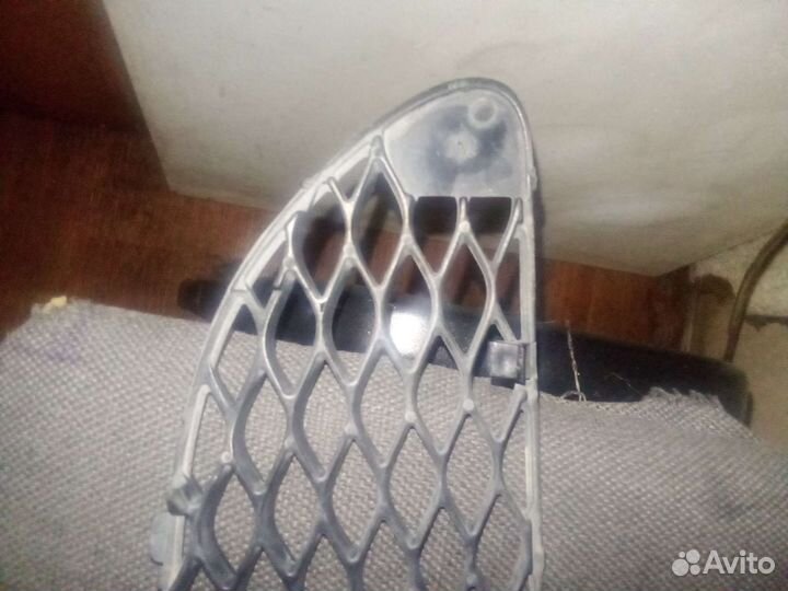 Решетка переднего бампера Mercedes