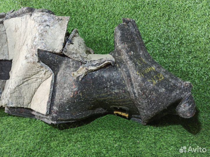 Обшивка багажника задняя правая Toyota Avensis