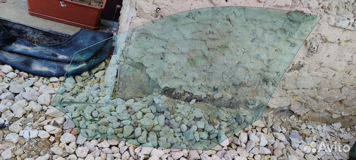 Стекло боковое правое w212