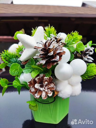 Новогодняя композиция в керамическом кашпо