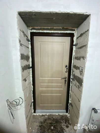 Установим дверь входную