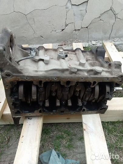 Блок с коленвалом и поршнями F14D4