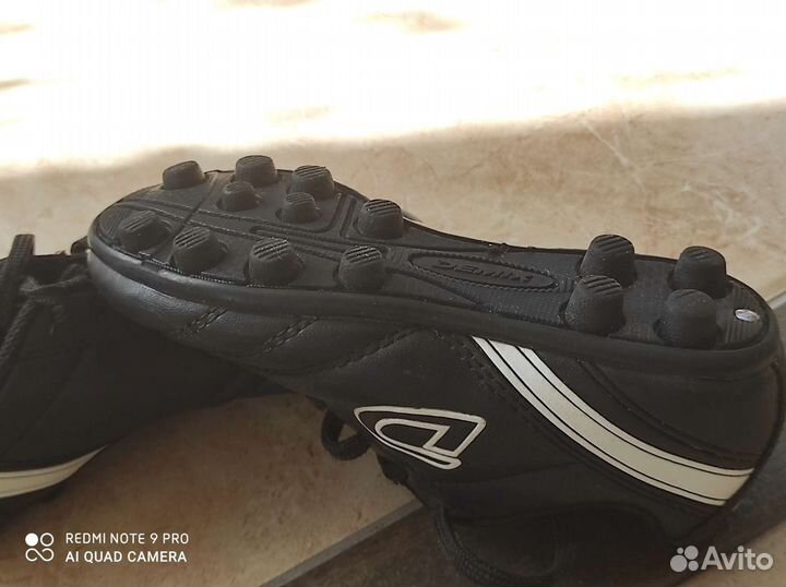 Футбольные бутсы размер 28