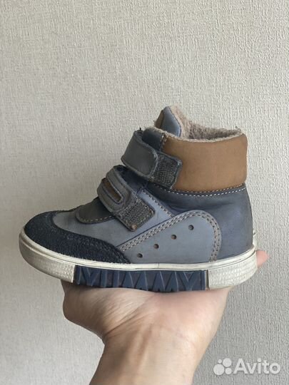 Ботики на мальчика 23