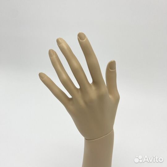 Рука телесного цвета