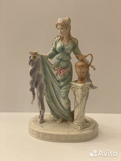 Фарфоровые статуэтки Wedgwood Англия