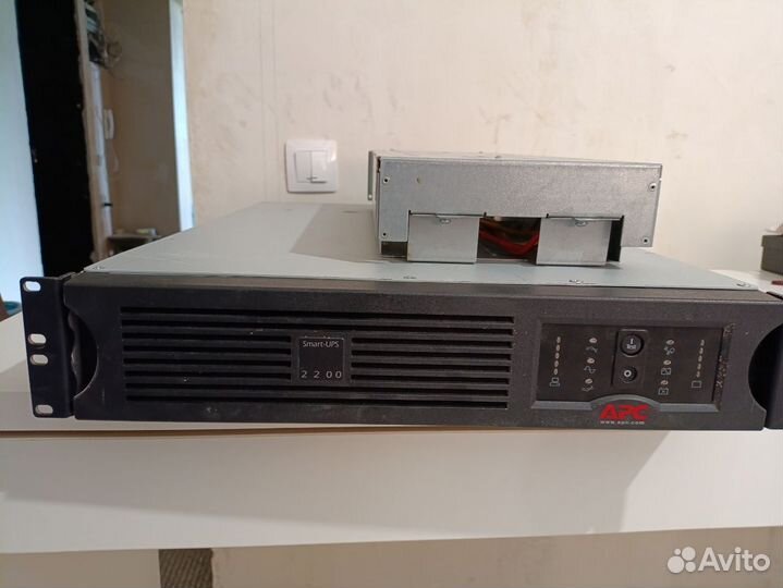 Ибп apc SMART ups 2200