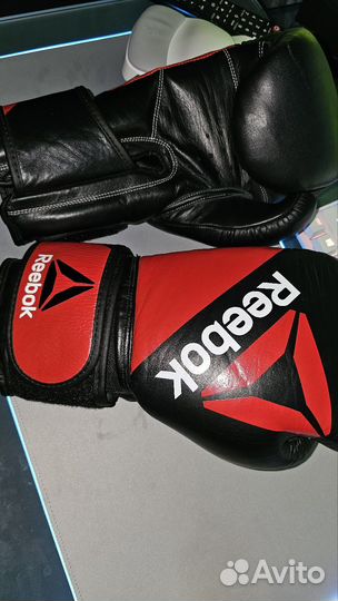 Боксерские перчатки кожа Reebok 12 oz