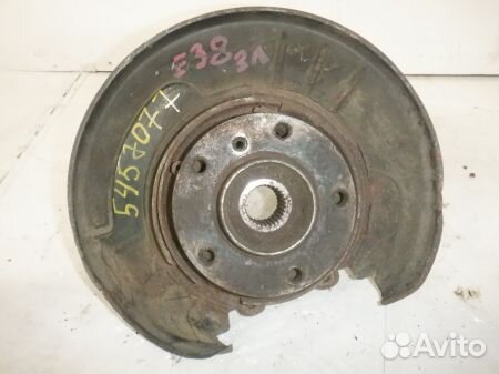 Кулак задний левый бмв 7 E38