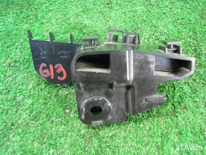 Кронштейн бампера заднего правый Toyota Yaris P13