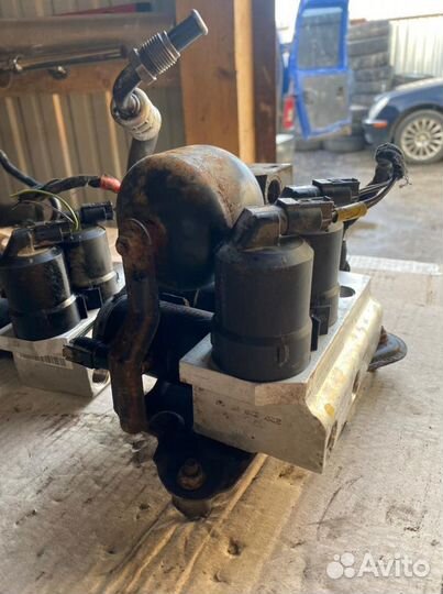 Блок клапанов гидроподвески Мерседес W220 W215 abc