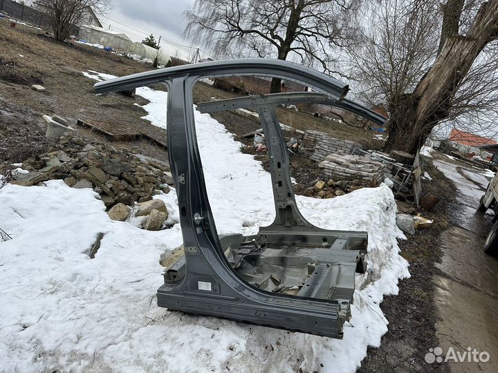 Боковые центральные стойки кузова outlander 3