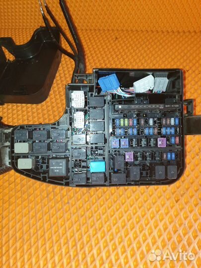 Блок предохранителей под капот основной Mazda 3
