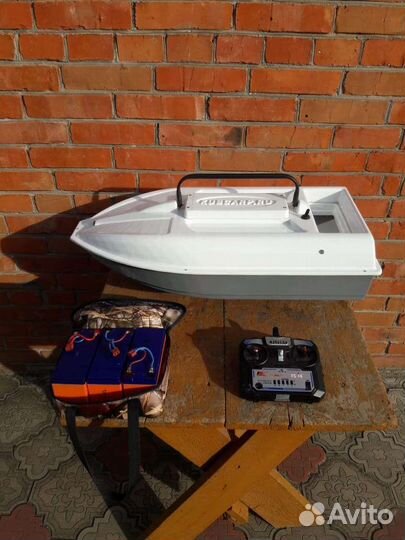 Прикормочный кораблик для рыбалки