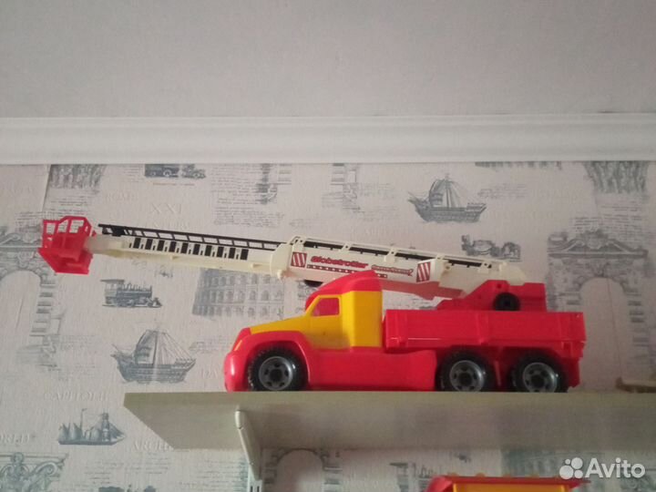 Машина пожарная с лестницей выдвижной