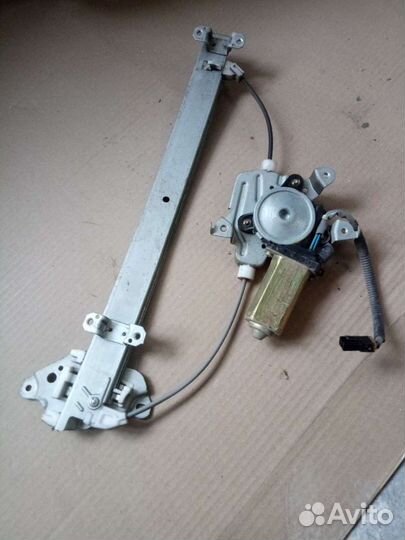 Стеклоподъемник задний правый Nissan Presage Bassa