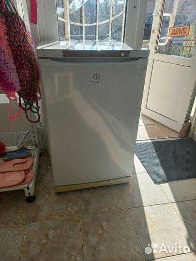 Морозильная камера Indesit SFR100.001