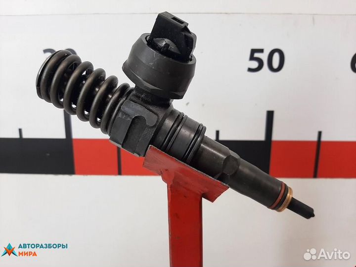 Форсунка Volkswagen Golf 4 2005 038130073AG