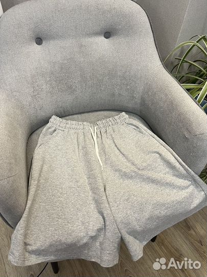 Большие широкие шорты серые