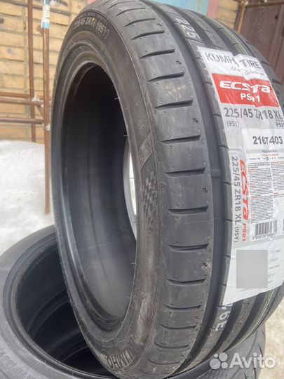 Kumho Ecsta PS91 225/45 R18 и 255/40 R18 99Y