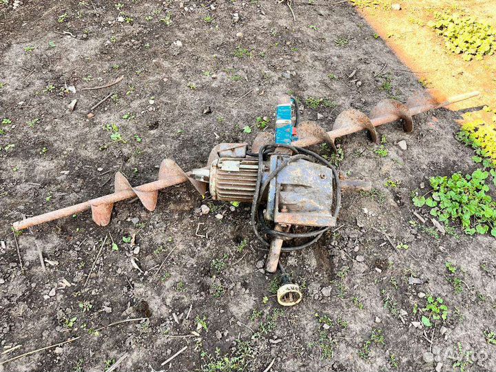 Бур с трехфазным двигателем