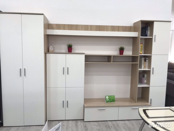 Продам вместительную современную гостиную