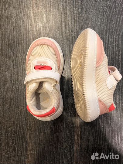 Кроссовки десткие