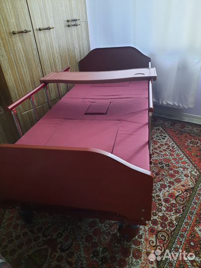 Медицинская кровать для лежачих больных