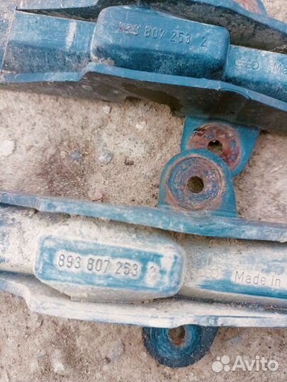 893807253 Кронштейн заднего бампера audi 80