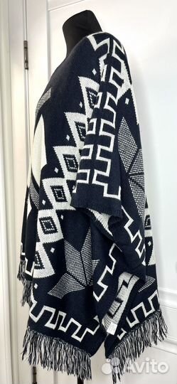 Пончо Oversize с кисточками