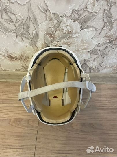 Хоккейный шлем