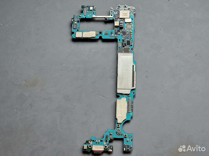 Телефон Samsung Galaxy S10