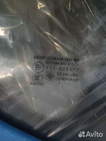 Форточка правая Mazda 3 03-09