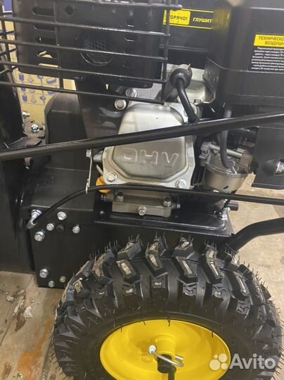 Снегоуборщик Champion st556 новый