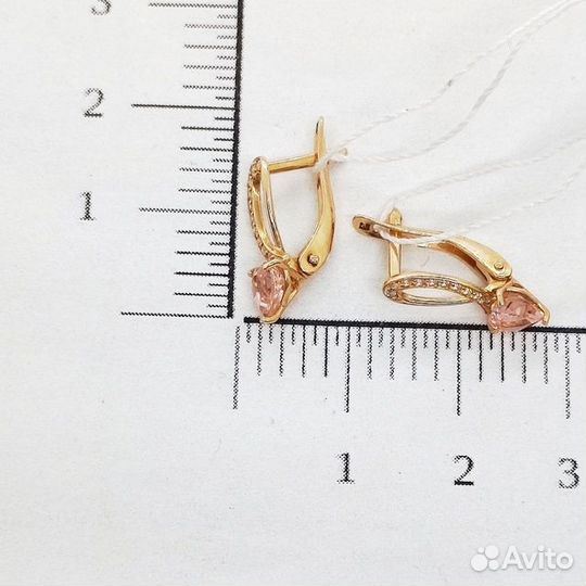 Золотые серьги с камнем