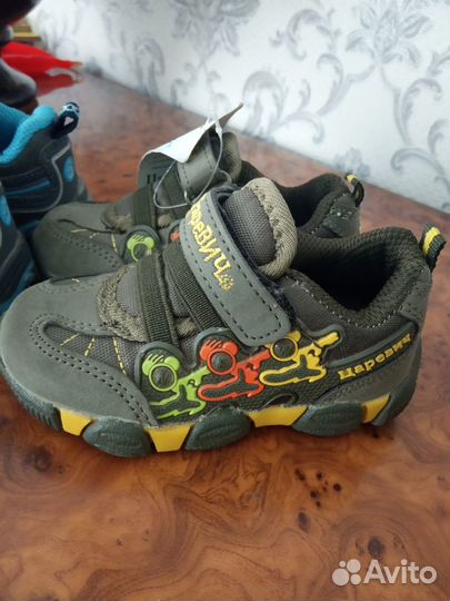 Кроссовки новые