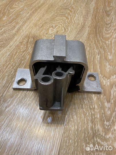 Опора двигателя LADA vesta правая оригинал