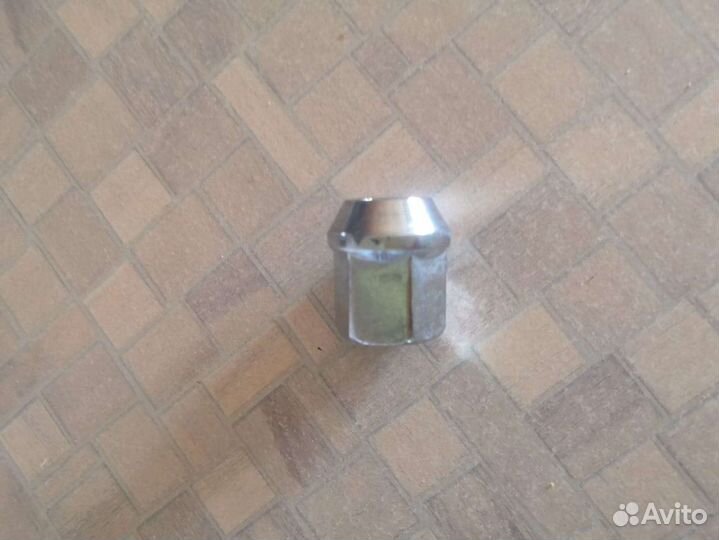 Продам гайки колёсные (ступицы)