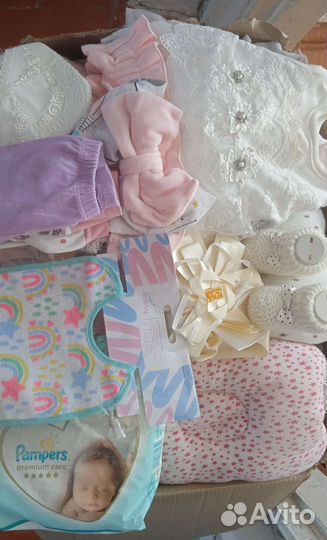 Коробка детских вещей на девочку