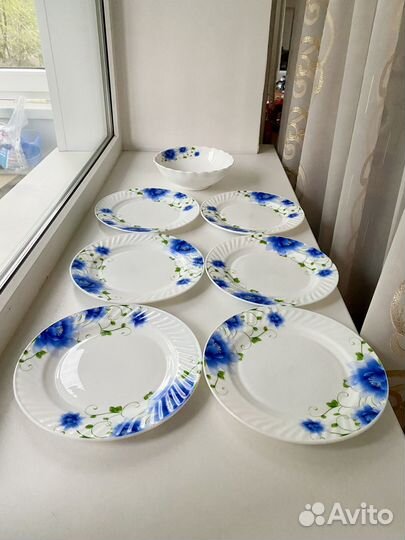 Новый набор тарелок и салатница