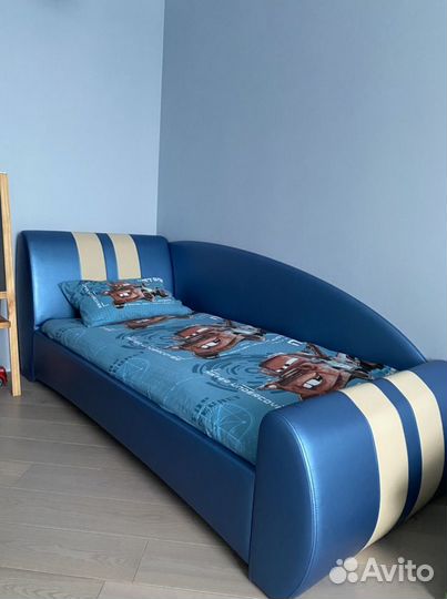 Кровать с матрасом