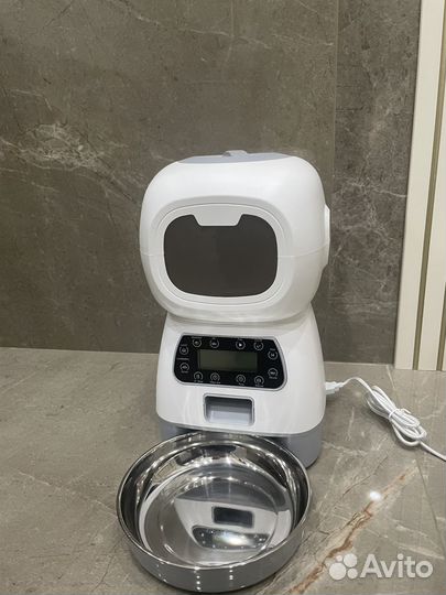 Автоматическая кормушка для кошек и собак