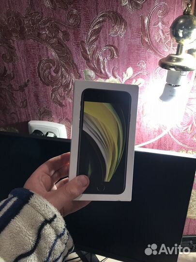 iPhone SE (2020), 64 ГБ