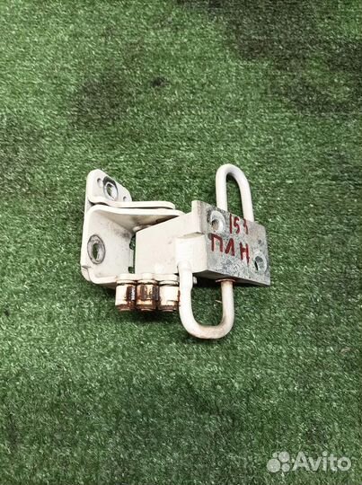 Петля двери передней левой нижняя Audi Q7 2005