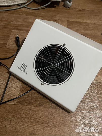 Аппарат для маникюра, пылесос и лампа irisk