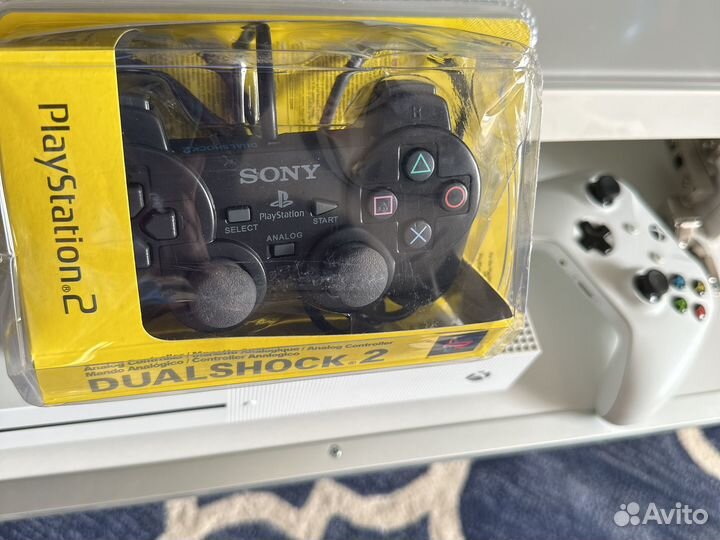 Xbox one S 1tb + 2 джойстик в упак