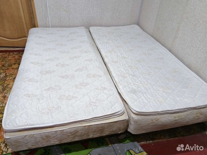 Кровать с матрасом