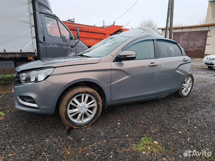 LADA Vesta 1.6 МТ, 2017, битый, 121 000 км