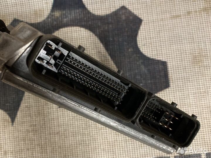 Блок управления двигателем Volkswagen 5X0906021D