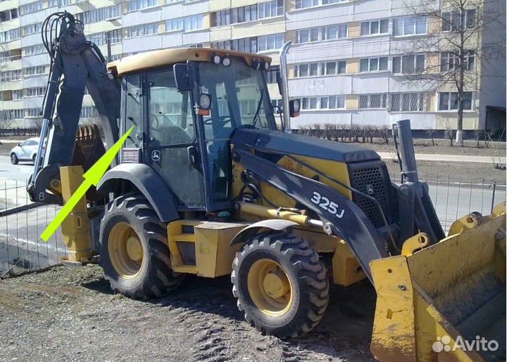 Стекло кузовное правое на John Deere 325J